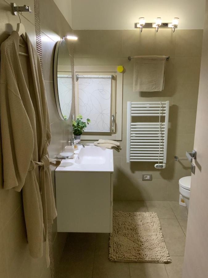 King' S Apartment Сирмионе Экстерьер фото